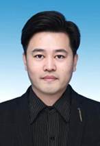 穿着西装笔挺的男子 AI 生成的内容可能不正确。